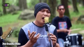 Lirik Lagu Asmoro Tanpo Rupo - Koko Arsyilla