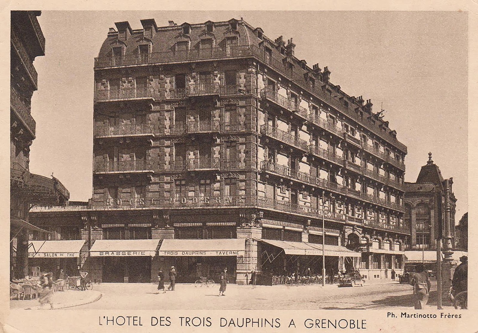 The traveler's drawer HÔTEL DES TROIS DAUPHINS, Grenoble (France)