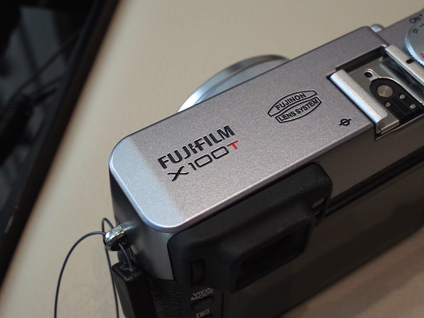 FujiFilm X100T: Fuji X100 series: OVF vs EVF