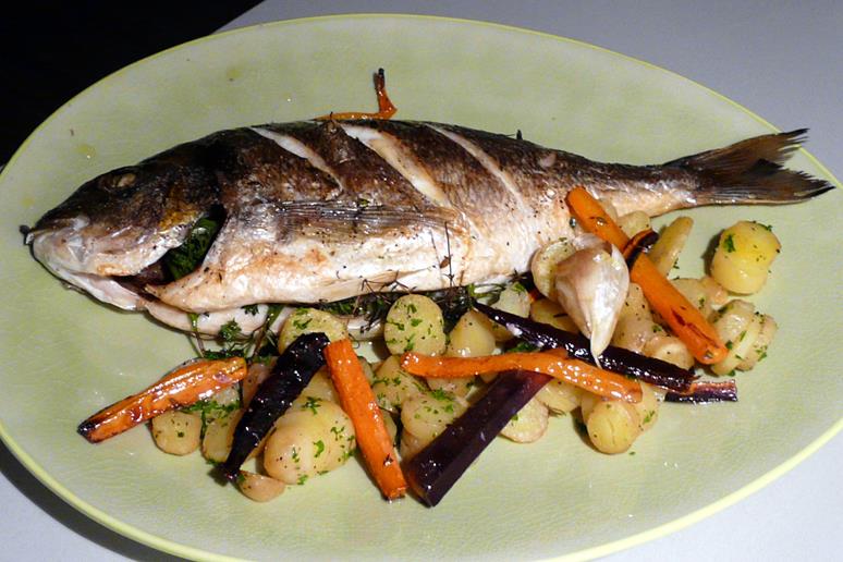 Kulinarische Welten zu Fisch- und Meeresfrucht: Dorade mit Gemüse aus ...