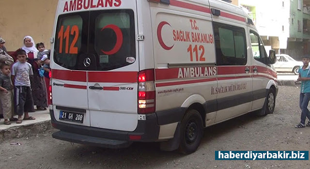 Bismil’in Türkmenhacı Köyü'nde arazi kavgası: 12 yaralı DİYARBAKIR-Diyarbakır’ın Bismil ilçesine bağlı Türkmenhacı köyünde arazi tapulaştırma anlaşmazlığı nedeniyle Yaşar ailesi ile Kahraman ailesi arasında silahlı, taşlı-sopalı kavgada 12 kişi yaralandı.