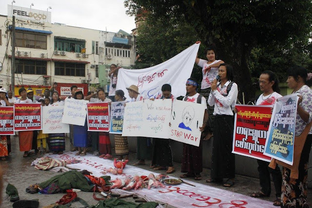 လက္နက္ၾကီးသင့္ ကေလးငယ္မ်ားနဲ႔ ျပည္တြင္းစစ္အေရး ရန္ကုုန္မွာ ဆႏ̔ၵျပ