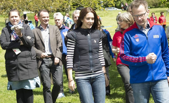 Crown Princess Mary of Denmark participates in Crown Princess marys 's Foundation's children's relay race (Børnestafet) against bullying in the Botanical Gardens in Aarhus