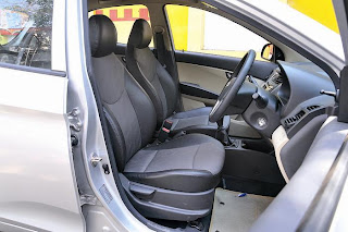 Hyundai Eon seats and space