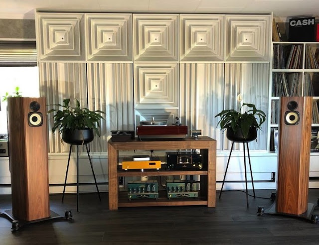 TONMÖBEL AUDIO RACK WITH PNEUMATIC SUSPENSION – M & S | Ultimate High ...