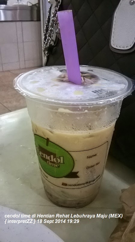 Gambar minuman cendol sejuk di hentian rehat di Lebuhraya MEX Expressway Kuala Lumpur Putrajaya.