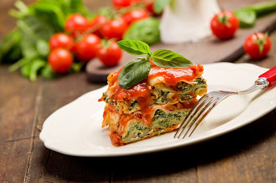 Breakfast lasagne with spinach, mushroom and soy crumbles