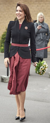 Robe Hugo Boss / escarpins Sand