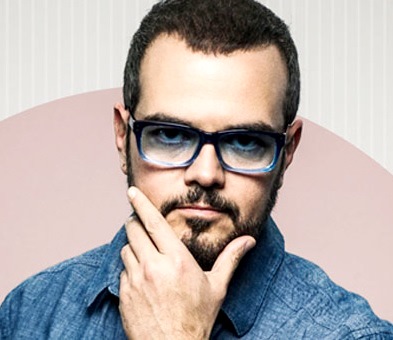 Aleks Syntek Foto de Aleks Syntek con bigote y barba