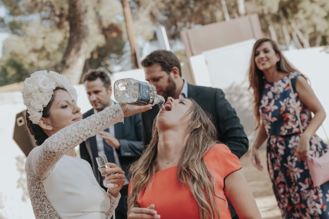 boda masía girona vestido novia corona flores blog atodoconfetti