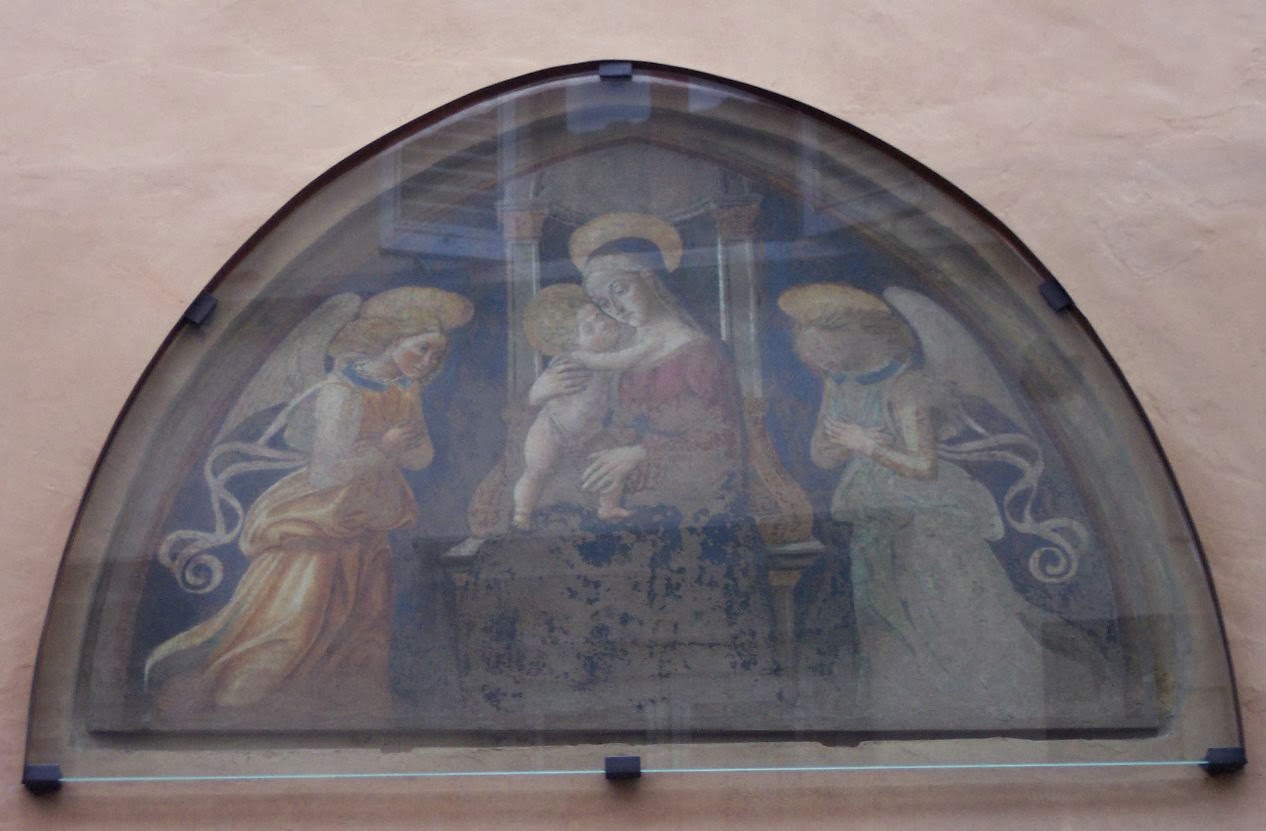 Tabernacoli italiani Firenze. Madonna in trono col Bambino e due angeli