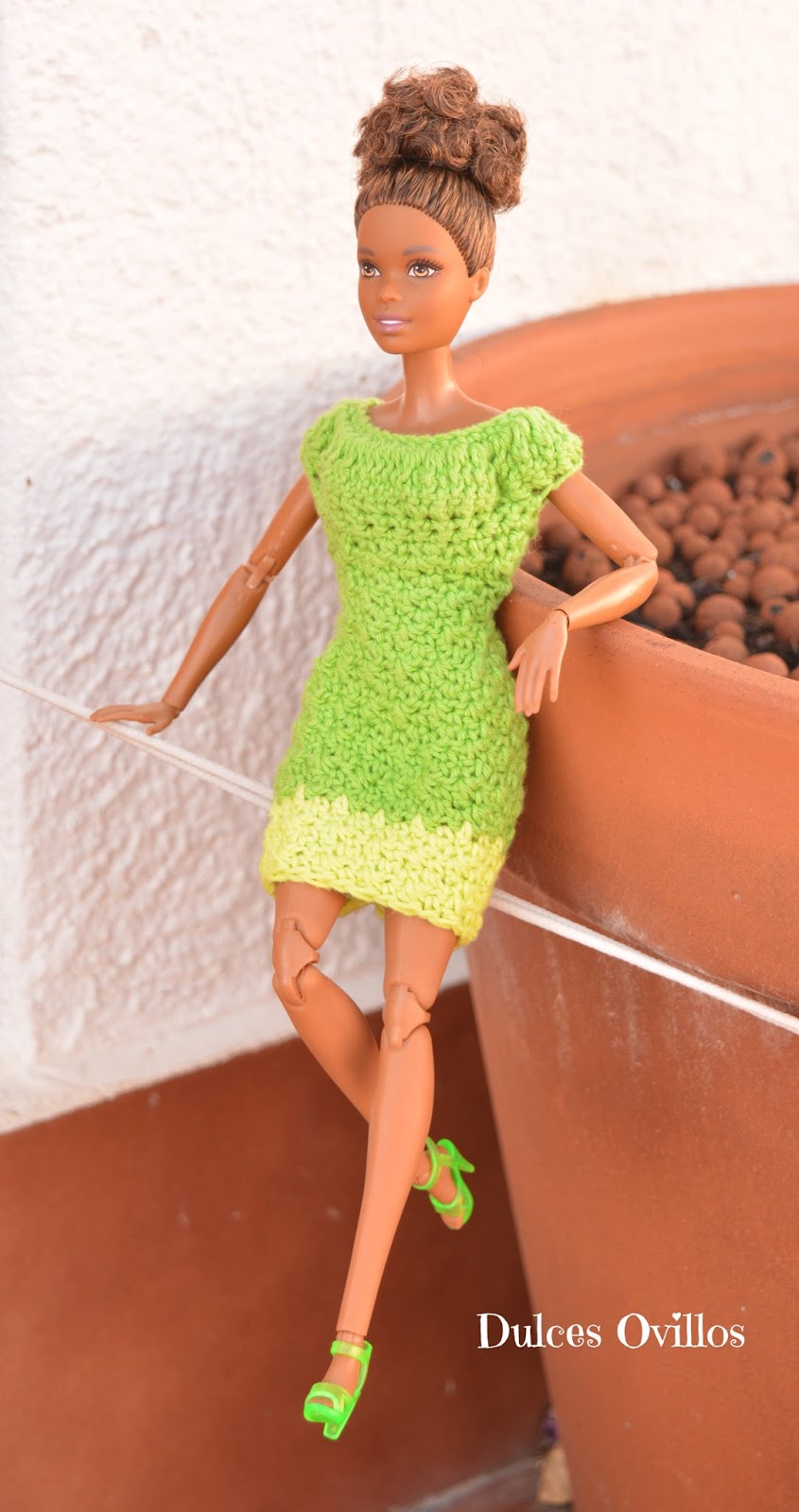 a crochet para Barbie - Crochet dress for Barbie Made to Move HANDBOX