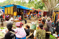 Pasar Rabu Kain Tenun Khas Nagekeo