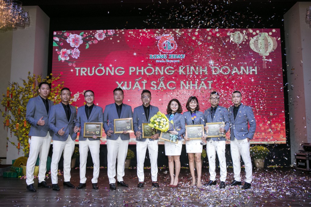 Bùng Nổ Cảm Xúc Tại Đêm Year End Party 2019 Của Địa Ốc Long Phát Bùng Nổ Cảm Xúc Tại Đêm Year End Party 2019 Của Địa Ốc Long Phát
