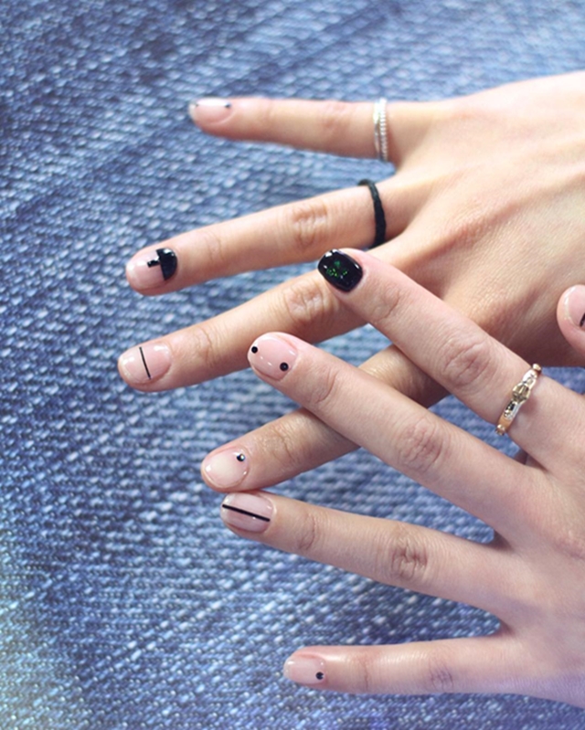 Shadow Nails: a nail art que deixa as cutículas decoradas Efeito de shadow nails dá cara moderna e minimalista para as unhas e é perfeita para um evento mais despojado como um festival de música ou uma