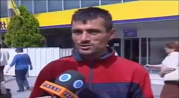 Mikrofon Uzatıldığı Sırada Ben (Temsili Değil) Mikrofon Uzatıldığı Sırada Ben (Temsili Değil)