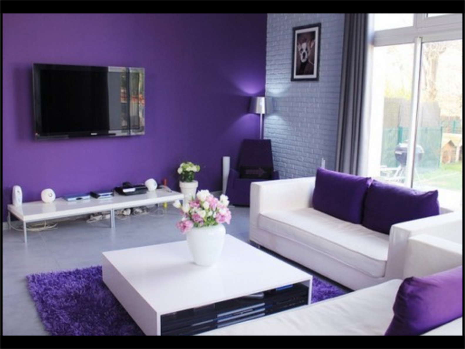 Desain rumah minimalis dengan cat warna ungu