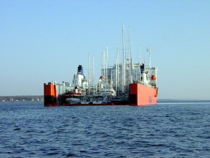 Ships Transporting Large Cargo