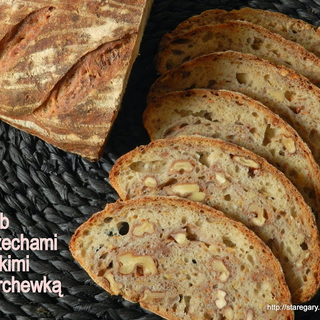 Chleb z orzechami włoskimi i marchewką Hamelman'a
