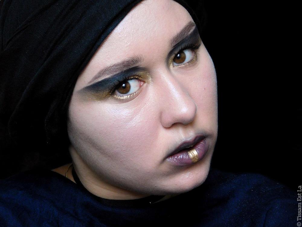 Self Obsessed Makeup Look | Reverse Smoky Eye & Blurry Lips - Juvia's Place Saharan Eyeshadow Palette, Mehron Metallic Powder Gold, Pierre René Professional Black Eyeliner Self Obsessed Makeup Look | Reverse Smoky Eye & Blurry Lips - Juvia's Place Saharan Eyeshadow Palette, Mehron Metallic Powder Gold, Pierre René Professional Black Eyeliner