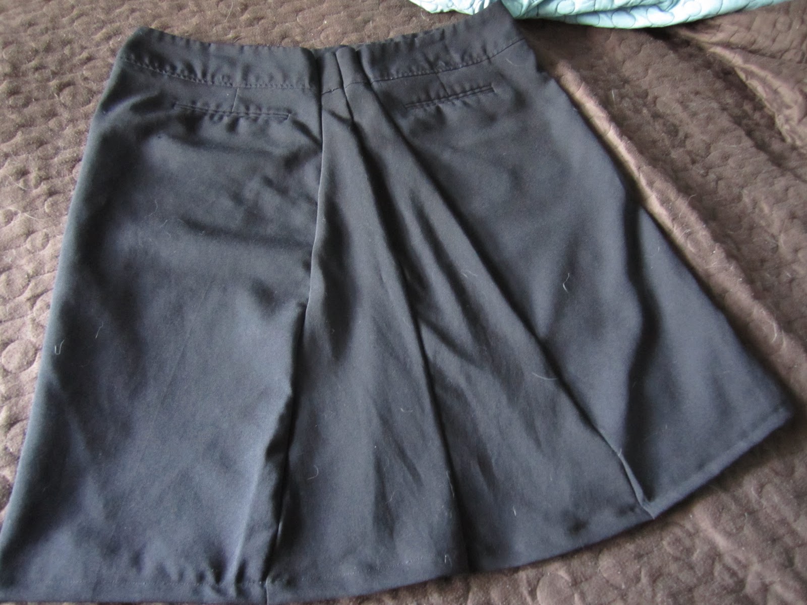 Busy Fingers: Turning pants into a skirt