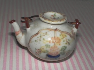 small teapot for dolls