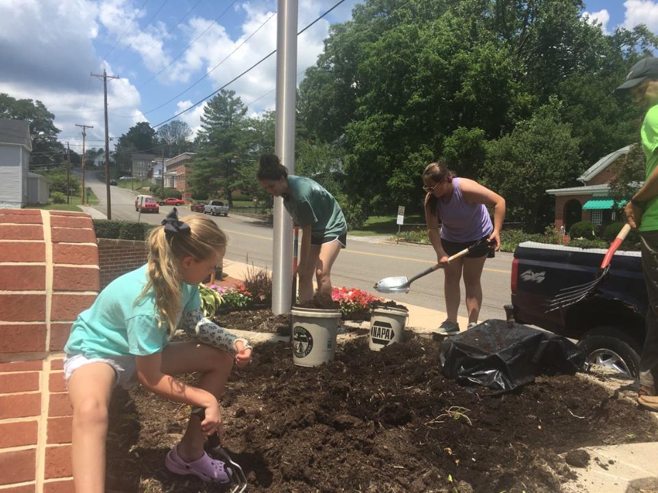 4H in Pulaski County, Virginia Pulaski County 4H landscaping at