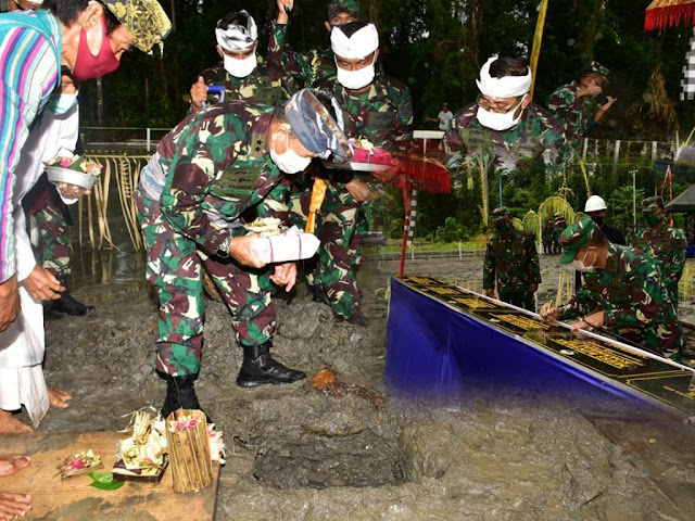 Ariawan Letakkan Batu Pertama Pembangunan Pura Jala Sukma Dharma di Koarmada III Katapop Ariawan Letakkan Batu Pertama Pembangunan Pura Jala Sukma Dharma di Koarmada III Katapop