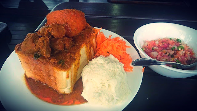 Hollywood Bunny Chow - Hollywoodbets Hollywood Bunny Chow - Hollywoodbets - Sambals - Durban - Specialty - Curry