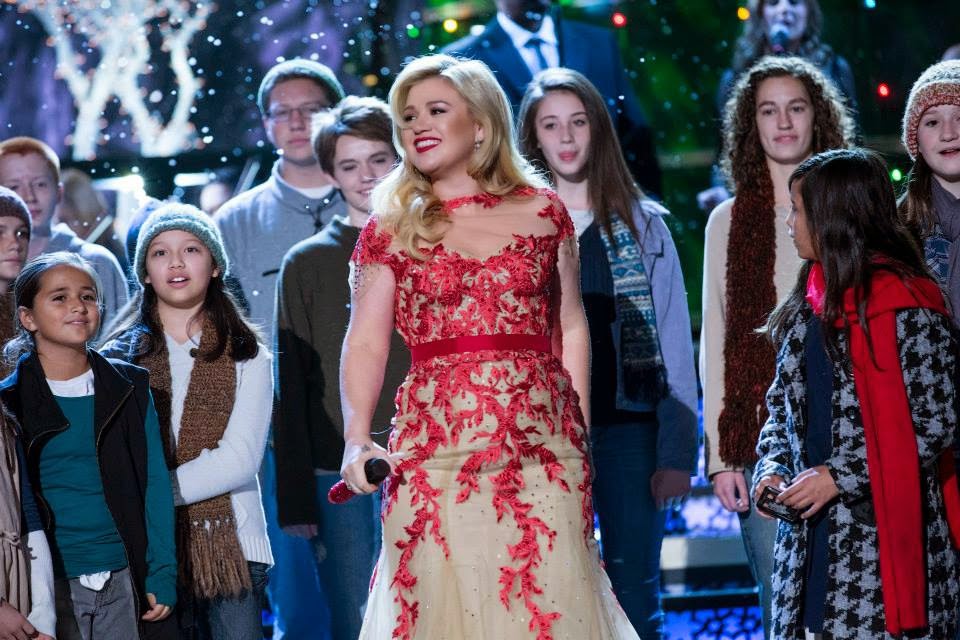 Kelly Clarkson Brings Baby Daughter River Rose To First Concert (PHOTO)