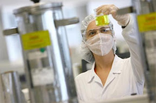 http://agencia.fapesp.br/fapesp_e_natura_lancam_centro_de_pesquisa_em_bemestar_e_comportamento_humano/23447/ natura - laboratório-pesquisa -