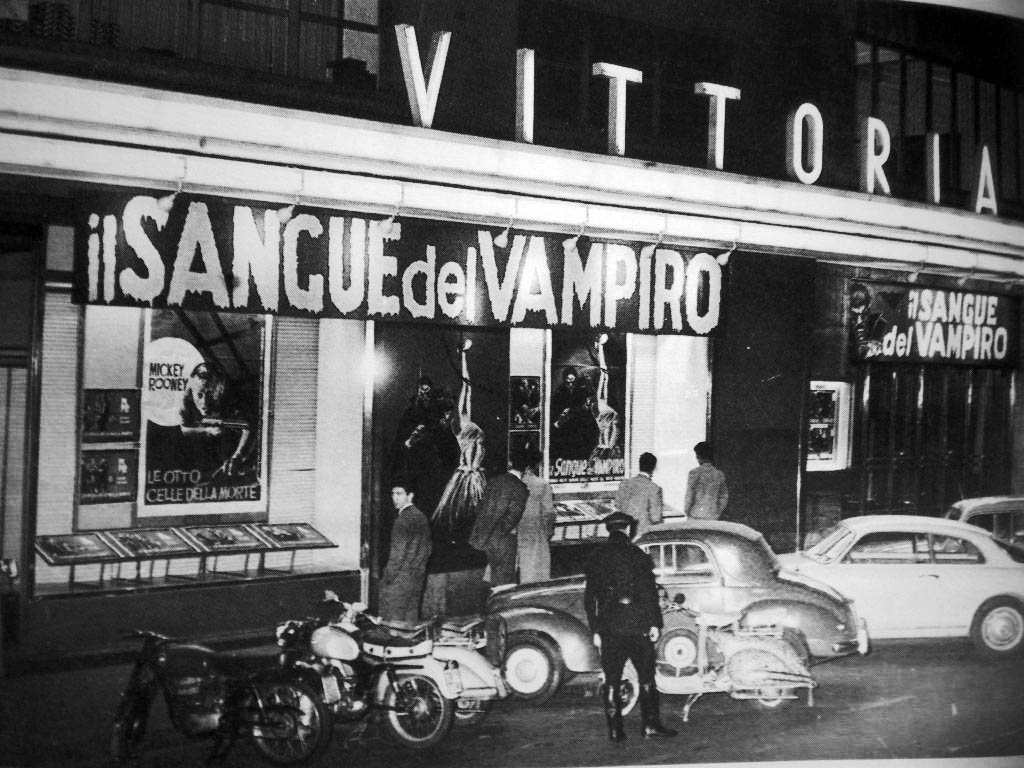 Risultati immagini per vecchio cinema