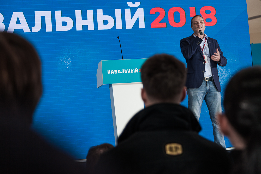 Владимир Милов на собрании по выдвижению Навального в президенты