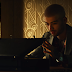 ZAYN faz seu próprio filme de ação no clipe de "Dusk Till Dawn", parceria com a Sia