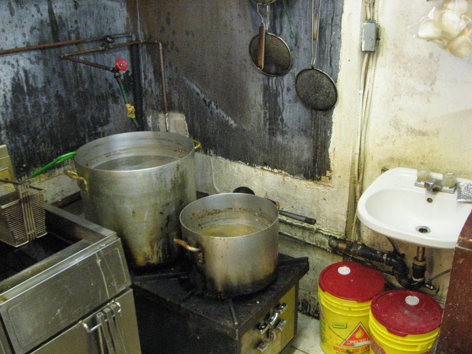 Kitchen Sink Water Dirty Kitchen Sink Water Dirty