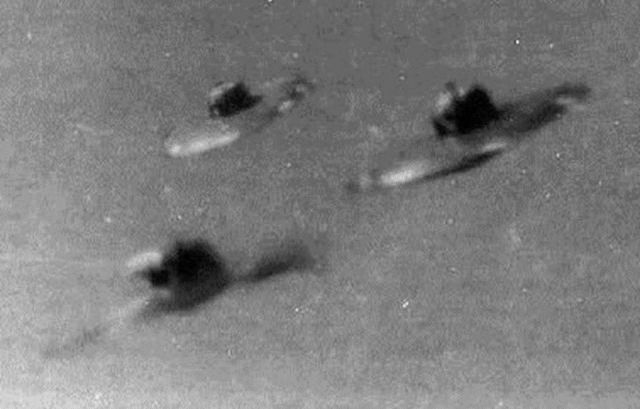 Flying Saucers Exist! Look at these Authentic 1950s Photographs  Flying%2BSaucers%2BPhotographs%2B%25283%2529