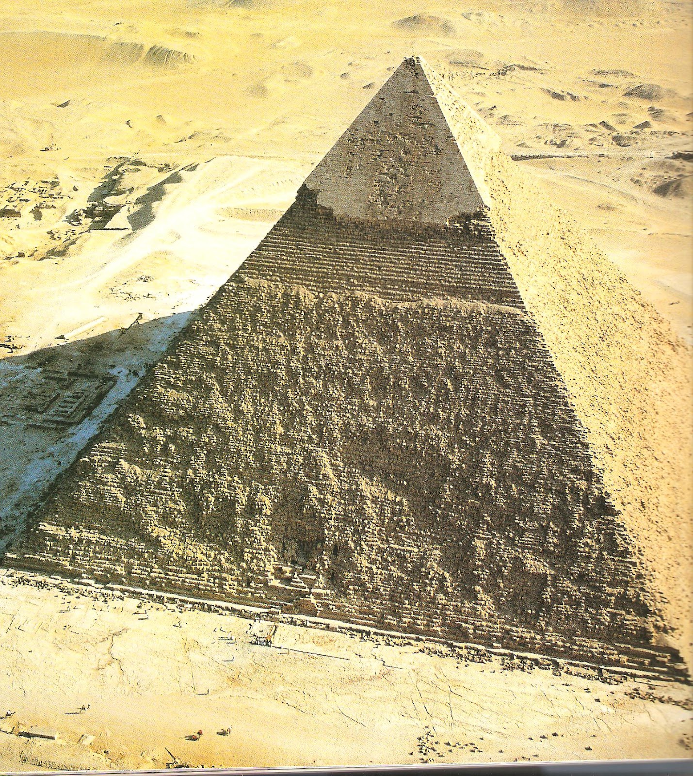 Формы пирамид в древнем египте. Пирамида Хефрена в Египте. Египетская пирамида Хеопса. Пирамида Хеопса Гиза. Пирамида Хуфу древний Египет.