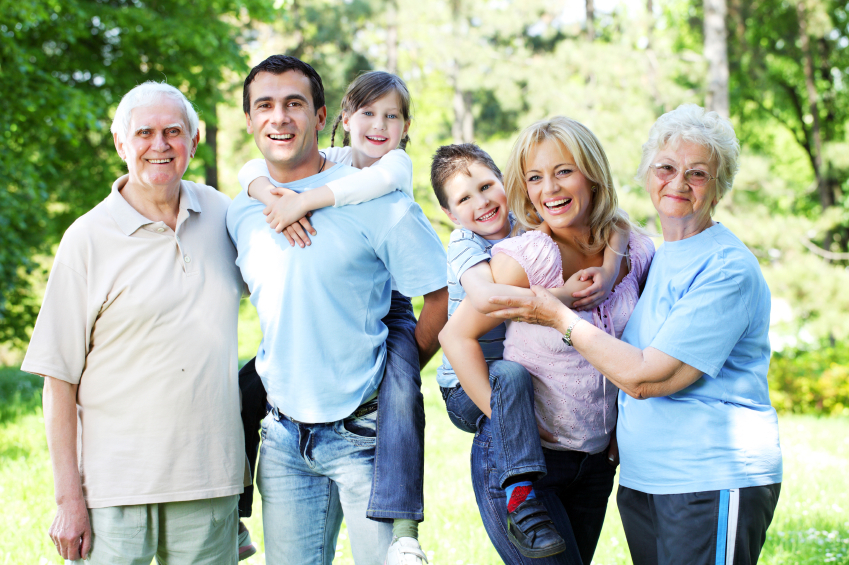 the advantages and disadvantages of nuclear family paragraph