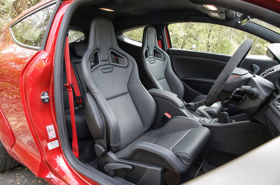 Renault megane сиденье. Gt line сидения renault. Mégane renault sport салон. меган 3 салон gt line. меган rs ковши.