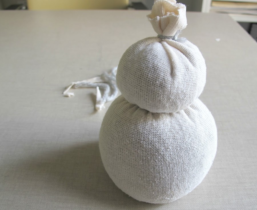 Cómo hacer un muñeco de nieve con calcetines