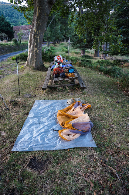 Un jeune couple belge propose des tentes de toit qui s'installent