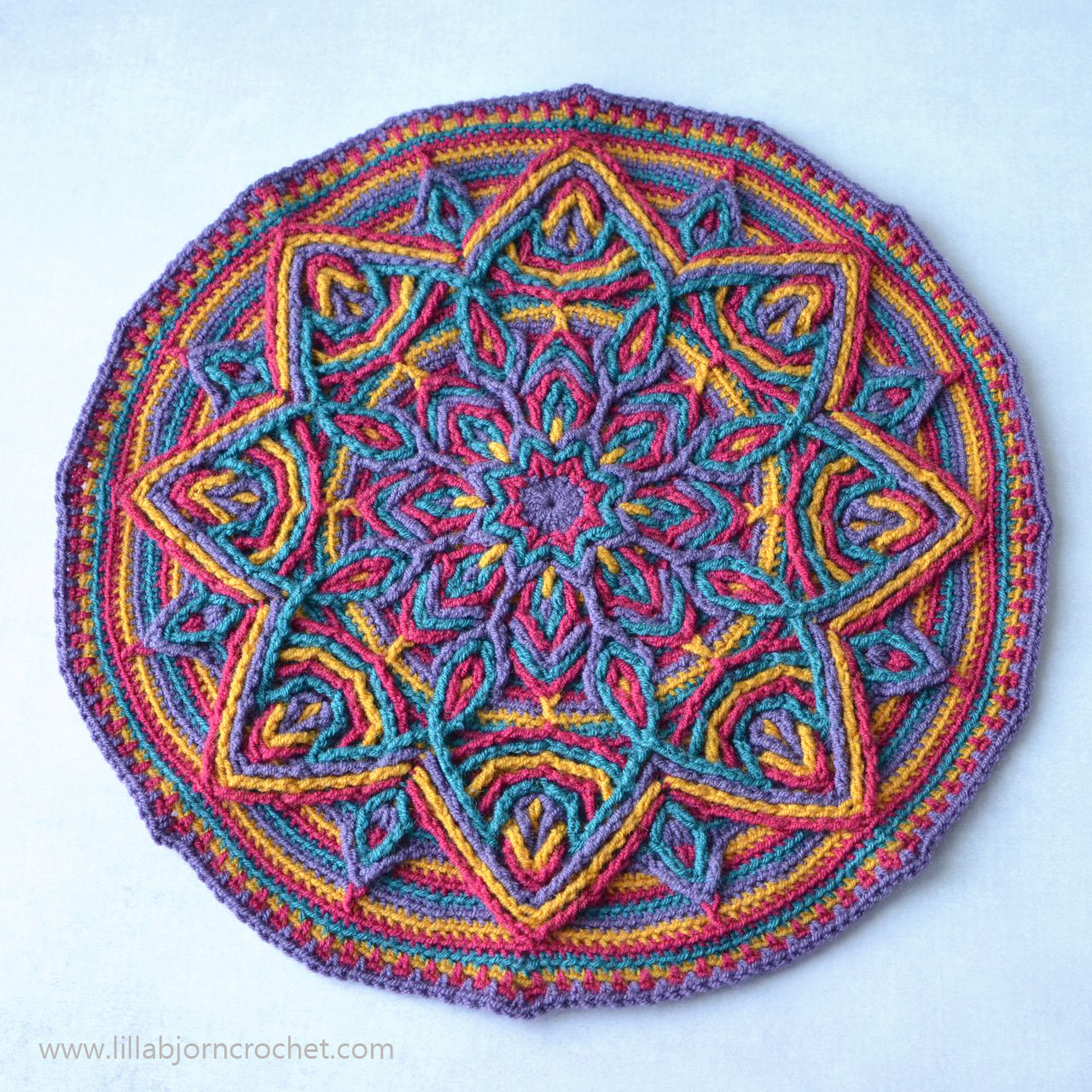 Illusion Mandala - original overlay crochet pattern by www.lillabjorncrochet.com