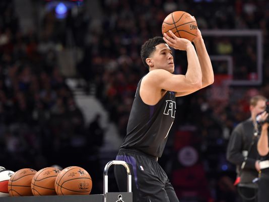 Devin Booker au concours à 3 points Devin Booker au concours à 3 points au all star game weekend