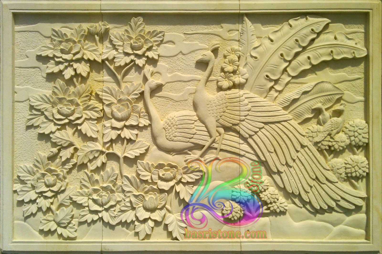 Relief Burung Merak Ukir Batu Alam Paras Jogja