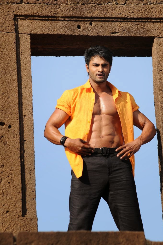 Sudheer-Babu-Six-Pack-Stills-in-Aadu-Mag