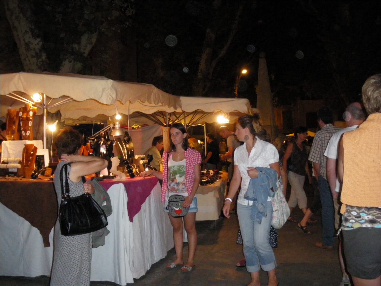 Marché nocturne de St Rémy de Provence | Blog de l'atelier des elfes