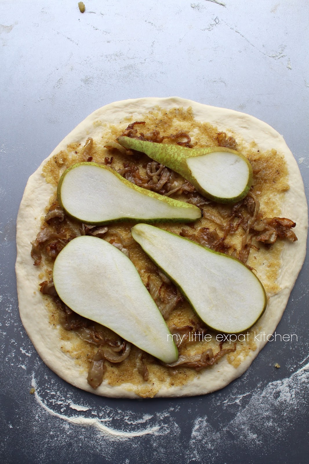 My Little Expat Kitchen Caramelized fennel, pear and blue cheese pizza