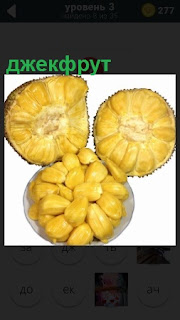 Изображение семян и самого плода джекфрут желтого цвета в разрезе