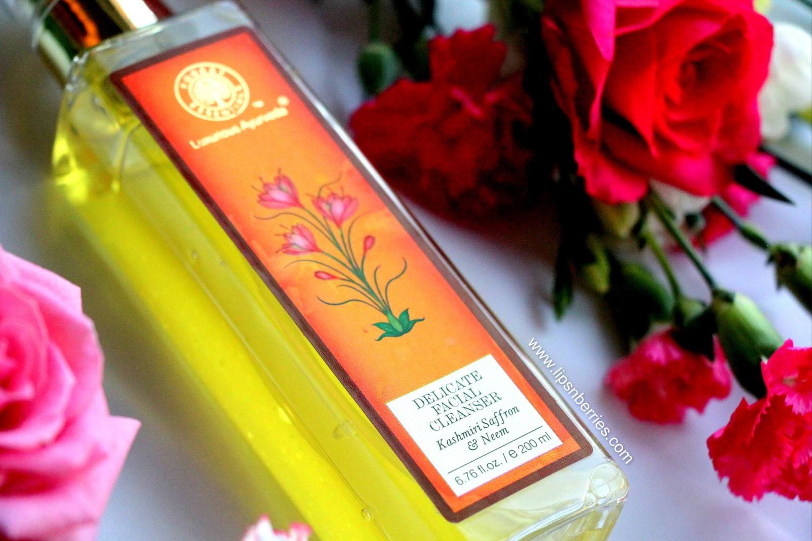 forest essentials saffron face wash review