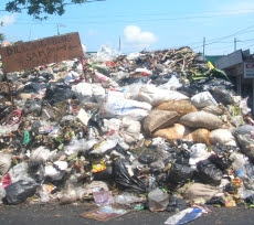 Jakarta is in great crisis of management waste png